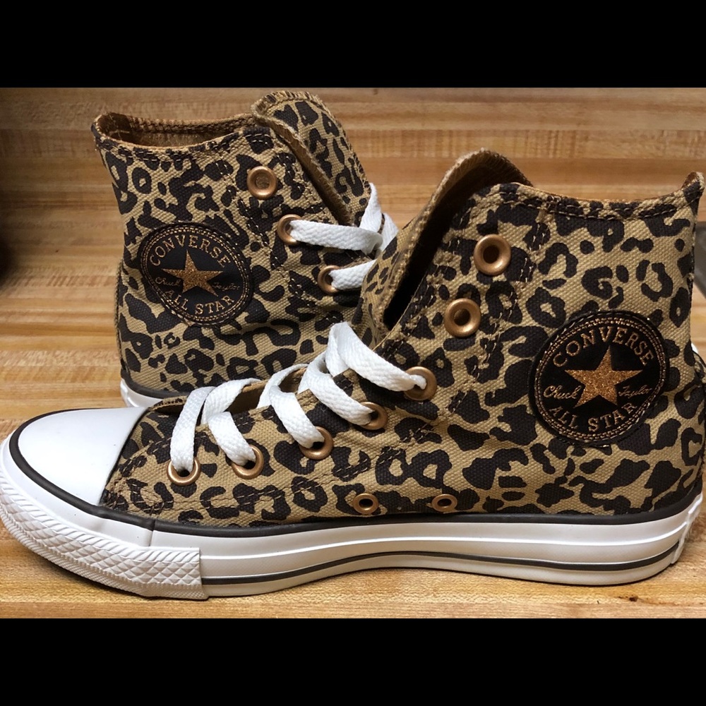 Converse leopard print sneaker size 6.5 pre-owned